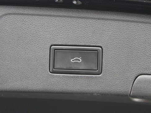 Certified 2023 Volkswagen Atlas Cross Sport SE image 28