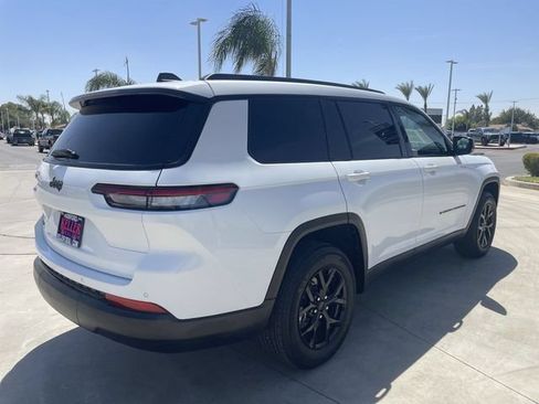 Used 2025 Jeep Grand Cherokee L Laredo AWD/4WD image 8