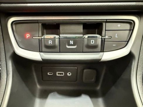 Used 2024 GMC Terrain SLE image 33