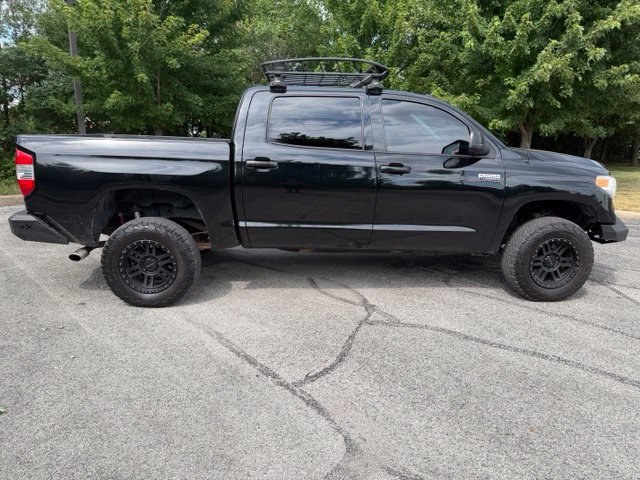 Used 2017 Toyota Tundra 4x4 CrewMax image 3