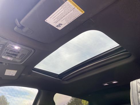 Used 2022 GMC Sierra 1500 SLT w/ SLT Premium Plus Package image 9