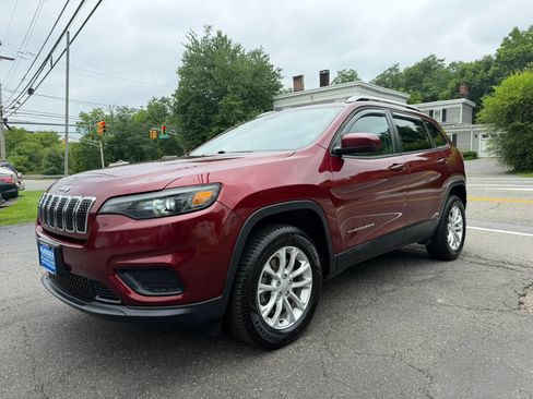 Used 2020 Jeep Cherokee Latitude w/ Cold Weather Group AWD/4WD image 3