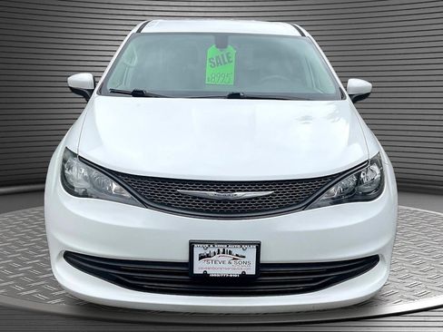 Used 2019 Chrysler Pacifica L FWD image 2