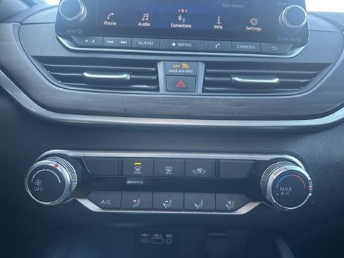 Used 2025 Nissan Altima 2.5 SV image 17