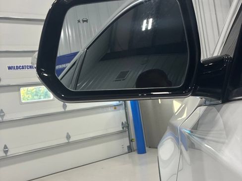 Used 2020 Chevrolet Traverse LT FWD image 14