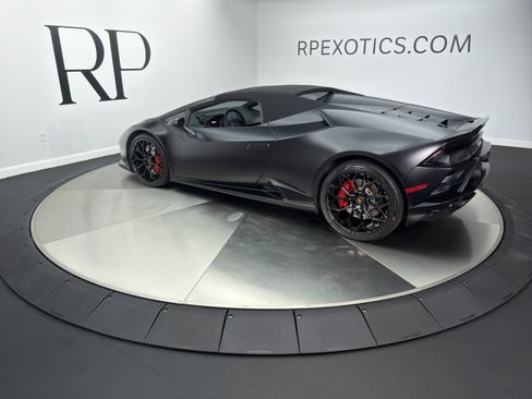 Used 2021 Lamborghini Huracan EVO RWD image 10