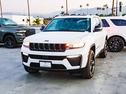 New 2026 Jeep Grand Cherokee Limited w/ Limited Altitude Package AWD/4WD image 4