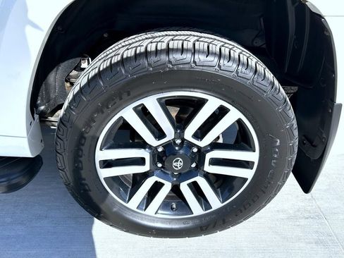 Used 2021 Toyota 4Runner Limited AWD/4WD image 22