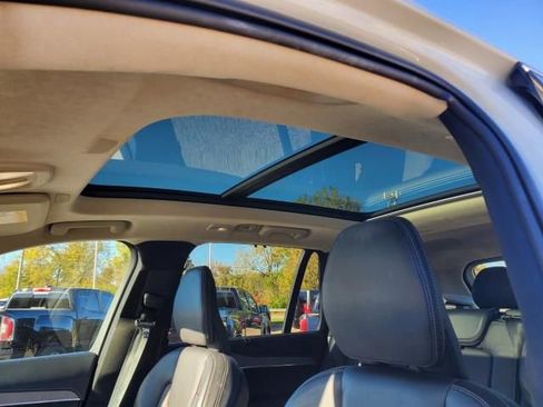 Used 2023 Volvo XC90 B6 Ultimate w/ Lounge Package image 24