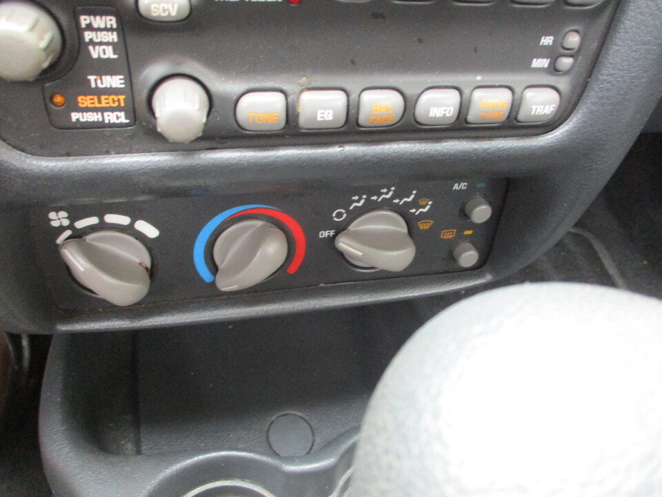 Used 2002 Pontiac Sunfire SE w/ Opt Pkg 1 FWD image 28