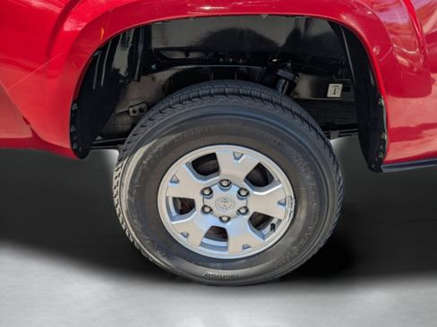 Used 2018 Toyota Tacoma SR image 18