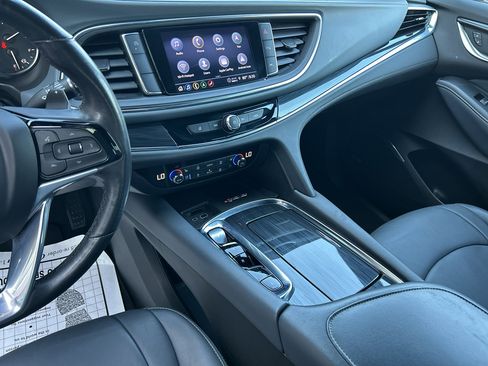 Used 2024 Buick Enclave Premium image 12
