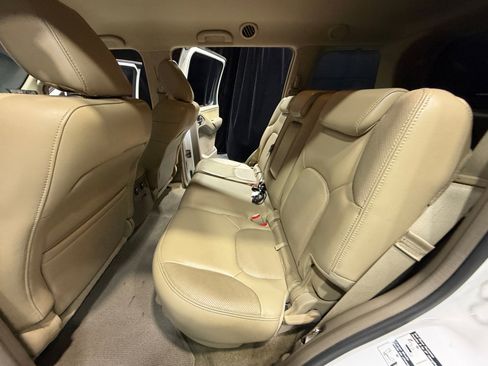 Used 2011 Nissan Pathfinder Silver image 17
