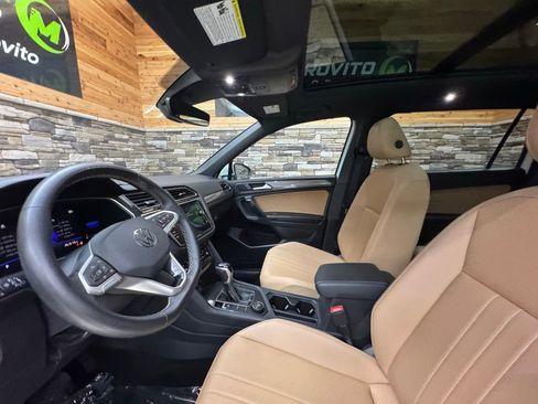 Used 2023 Volkswagen Tiguan SE w/ Panoramic Sunroof Package image 35