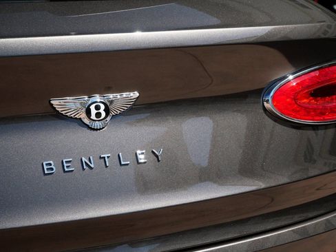 Used 2025 Bentley Bentayga Extended Wheelbase image 23