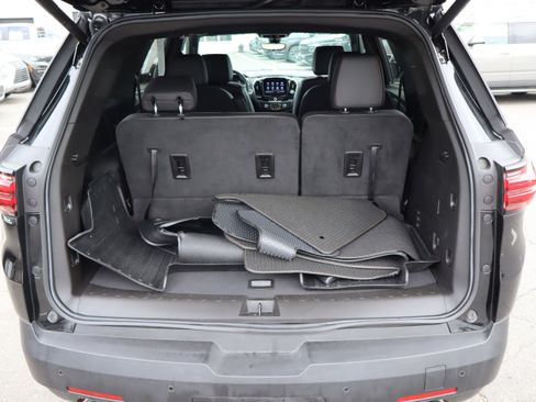 Used 2023 Chevrolet Traverse RS FWD image 34