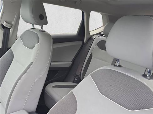 Used 2023 Volkswagen Taos SE w/ Panoramic Sunroof Package FWD image 19