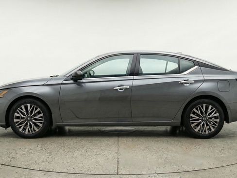 Used 2025 Nissan Altima 2.5 SV FWD image 5