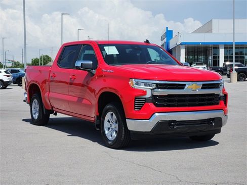 Used 2025 Chevrolet Silverado 1500 LT image 3