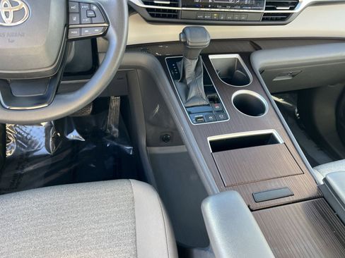 Used 2022 Toyota Sienna LE image 22