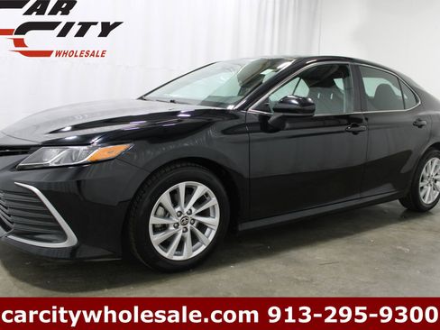 Used 2021 Toyota Camry LE FWD image 1
