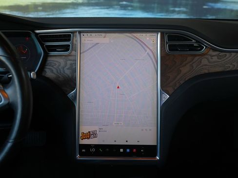 Used 2018 Tesla Model S 75D image 19