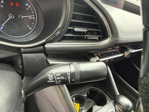 Used 2021 MAZDA MAZDA3 s FWD image 21