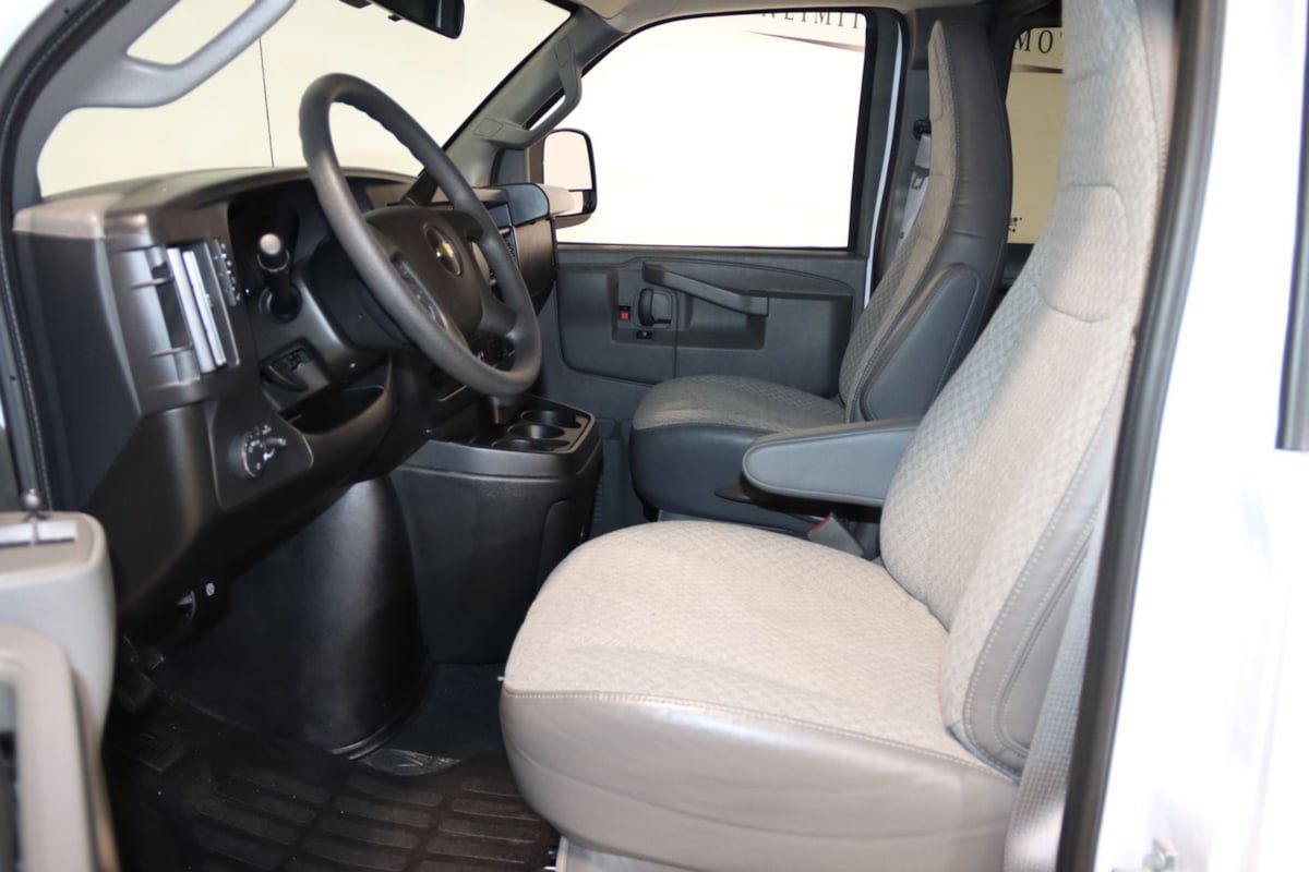Used 2025 Chevrolet Express 3500 LT w/ LT Preferred Equipment Group RWD image 33