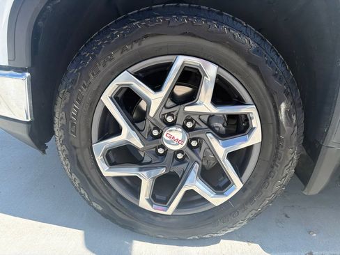 Used 2023 GMC Sierra 1500 SLT AWD/4WD image 7