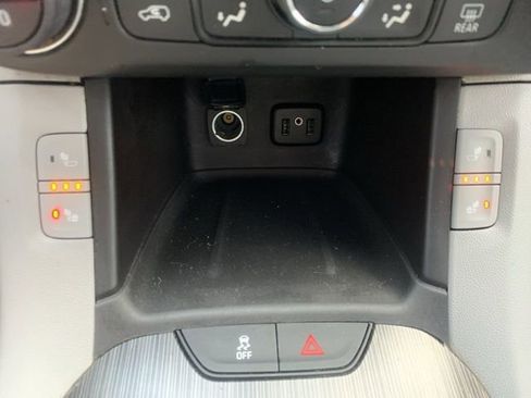 Used 2018 GMC Acadia SLT image 16