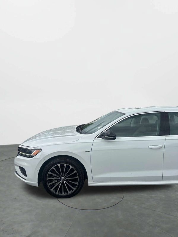 Used 2022 Volkswagen Passat 2.0T FWD image 28