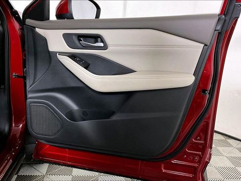 Used 2023 Nissan Rogue SL w/ SL Premium Package image 24