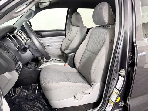 Used 2014 Toyota Tacoma w/ SR5 Package image 31