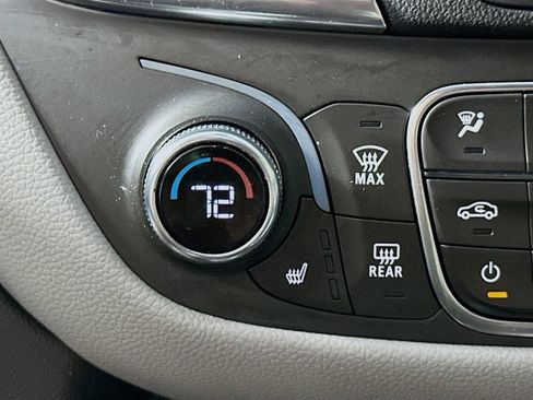 Used 2021 Chevrolet Equinox LT FWD image 19