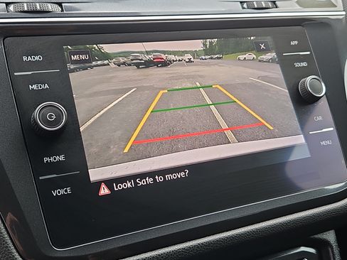 Used 2020 Volkswagen Tiguan SE AWD/4WD image 8