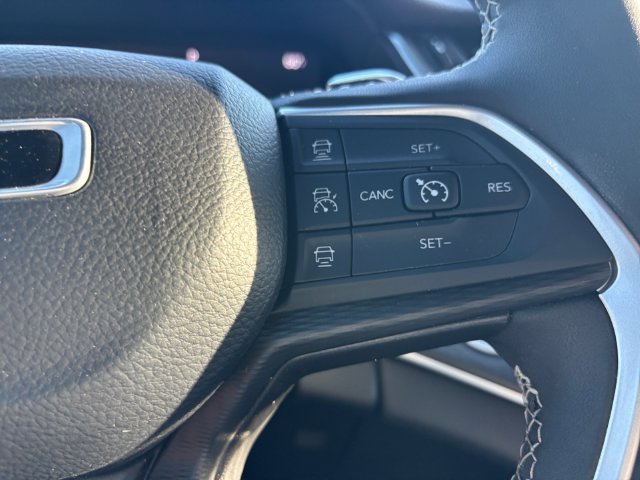 Used 2024 Jeep Grand Cherokee L Altitude AWD/4WD image 19