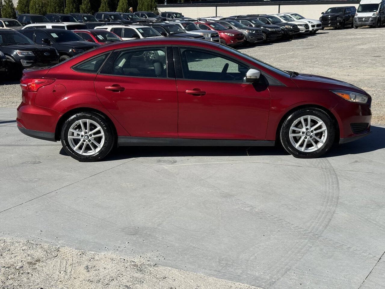 Used 2015 Ford Focus SE FWD image 5