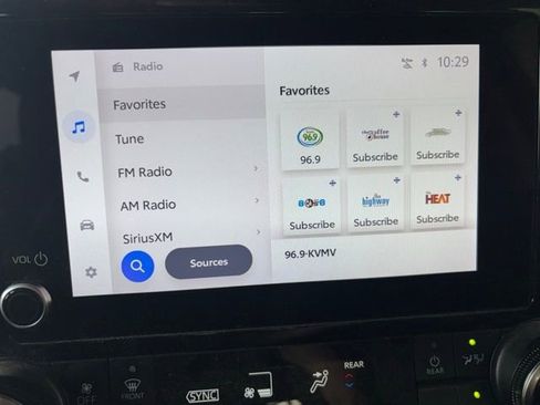 Used 2024 Toyota Highlander LE FWD image 11