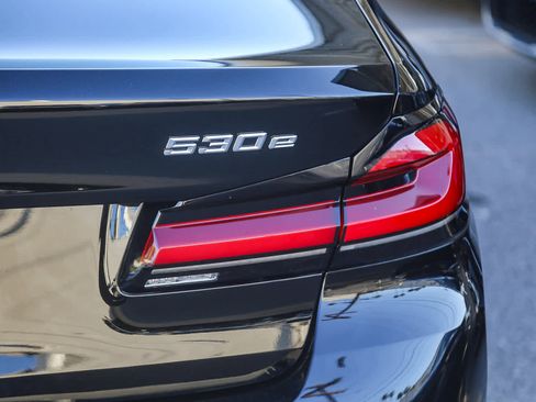 Certified 2023 BMW 530e w/ Convenience Package image 7