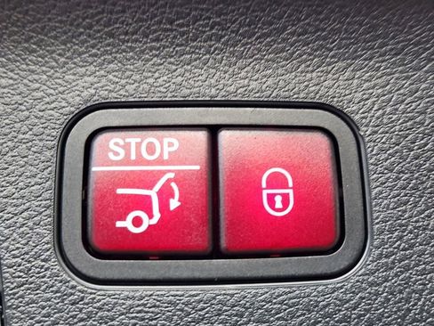 Used 2025 Mercedes-Benz GLS 450 4MATIC image 17