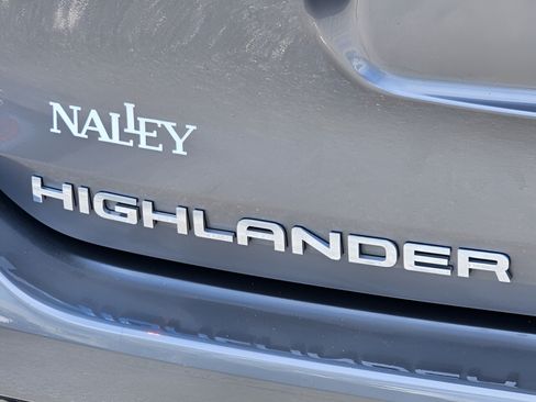 Used 2026 Toyota Highlander Limited AWD/4WD image 35