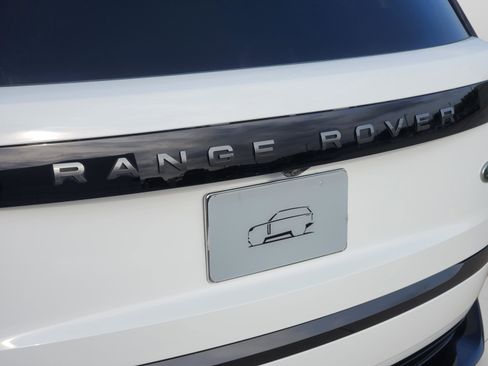 Used 2023 Land Rover Range Rover SE image 33