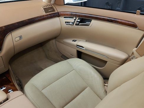 Used 2013 Mercedes-Benz S 550 w/ Sport Pkg image 24