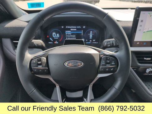 Used 2025 Ford Explorer Platinum w/ Ultimate Package AWD/4WD image 16