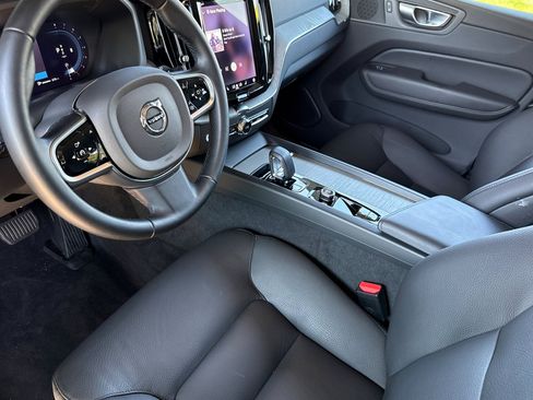 Used 2025 Volvo XC60 B5 Plus image 11
