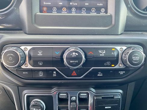 Used 2022 Jeep Wrangler Unlimited Sport AWD/4WD image 24