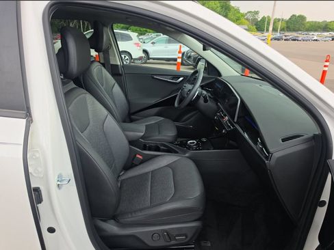 Used 2023 Kia Niro Wave w/ Wave Preserve Package FWD image 6