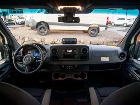 Used 2025 Mercedes-Benz Sprinter 2500 image 32