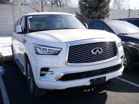 Used 2018 INFINITI QX80 4WD w/ Driver Assistance Package image 3