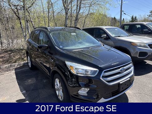 Used 2017 Ford Escape SE w/ SE Cold Weather Package AWD/4WD image 2